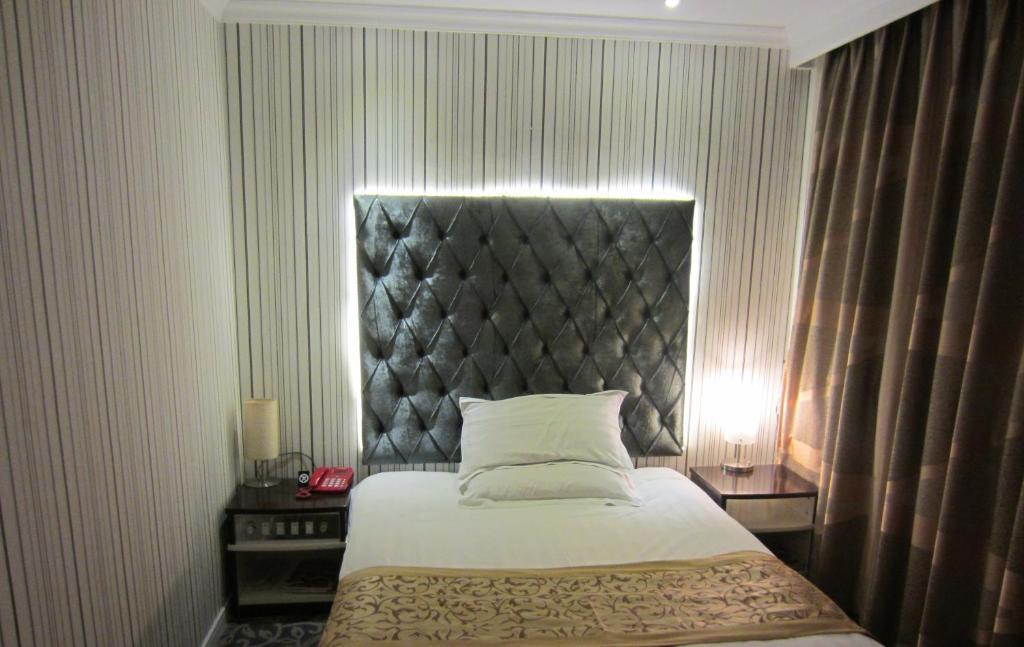 Jiujiu Holiday Hotel Shanghai Exterior photo